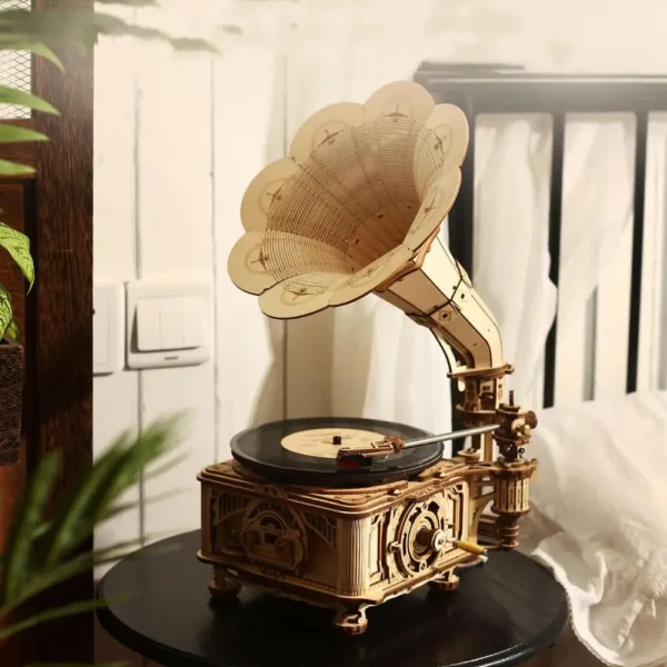 Wooden Model Classic Gramophone - Image 2